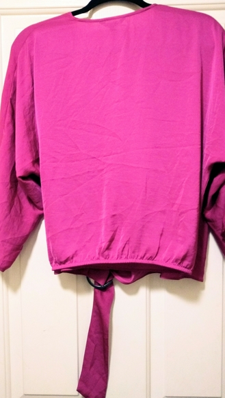 NWOT Vibrant Flowy Sleeve Top - Picture 5 of 16